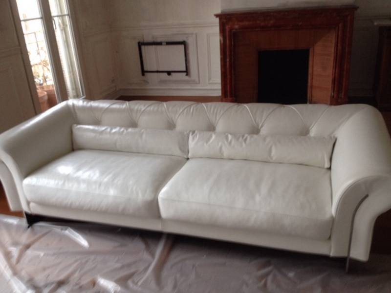 Canapé en cuir blanc après rénovation à Lambesc